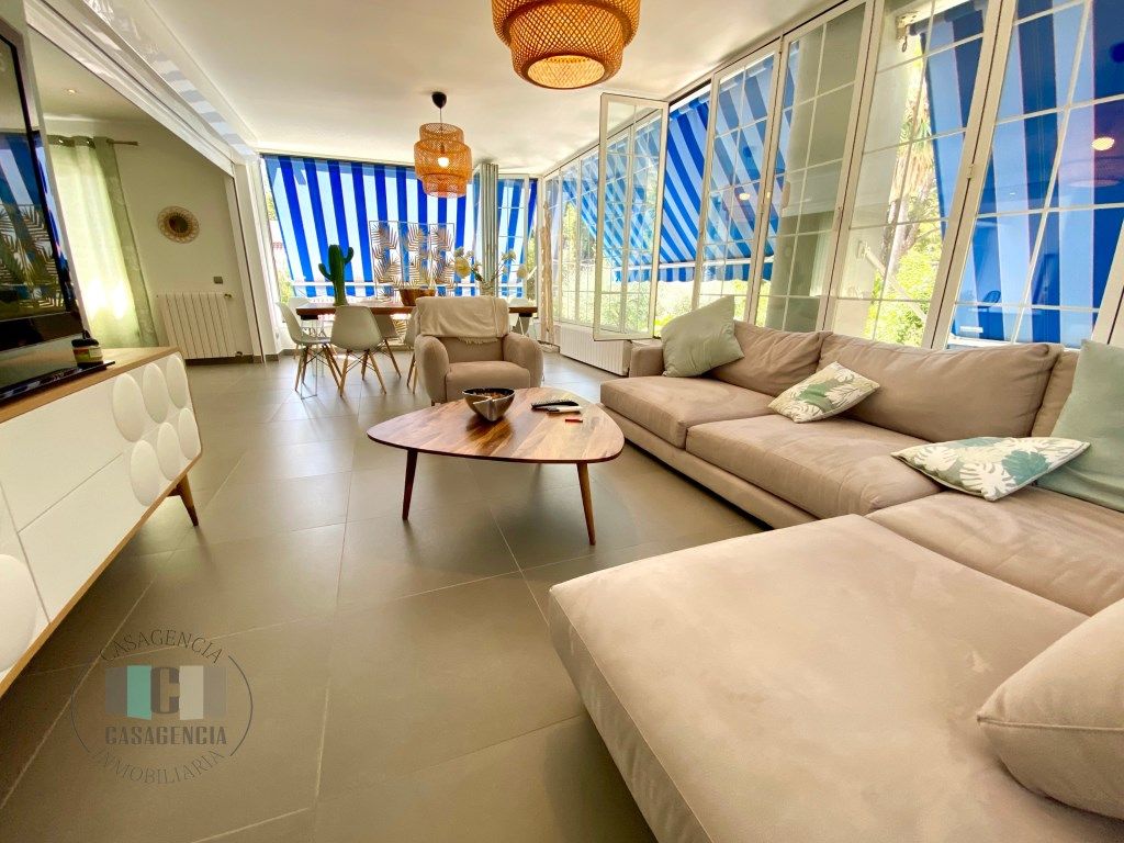 Sala d'estar de Casa o xalet en venda en Benicasim / Benicàssim amb Aire condicionat, Calefacció i Jardí privat