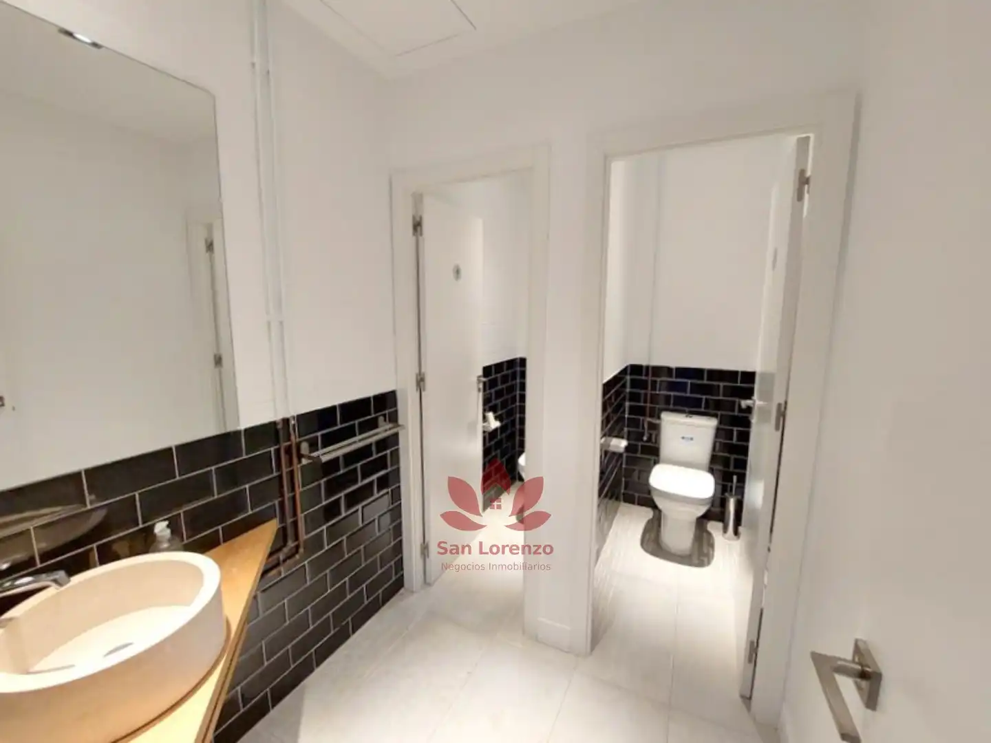 Baño de Oficina de alquiler en Madrid