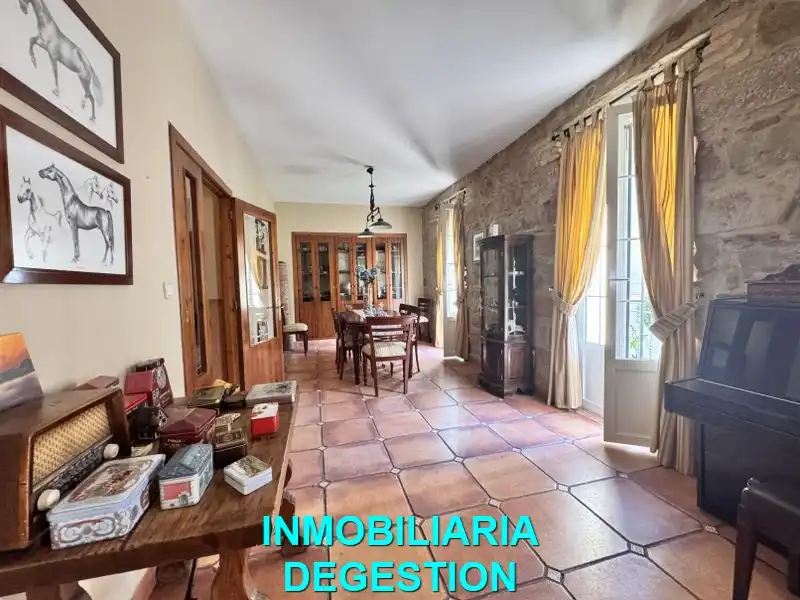 Casa adosada en venda en Linares amb Aire condicionat, Calefacció i Jardí privat