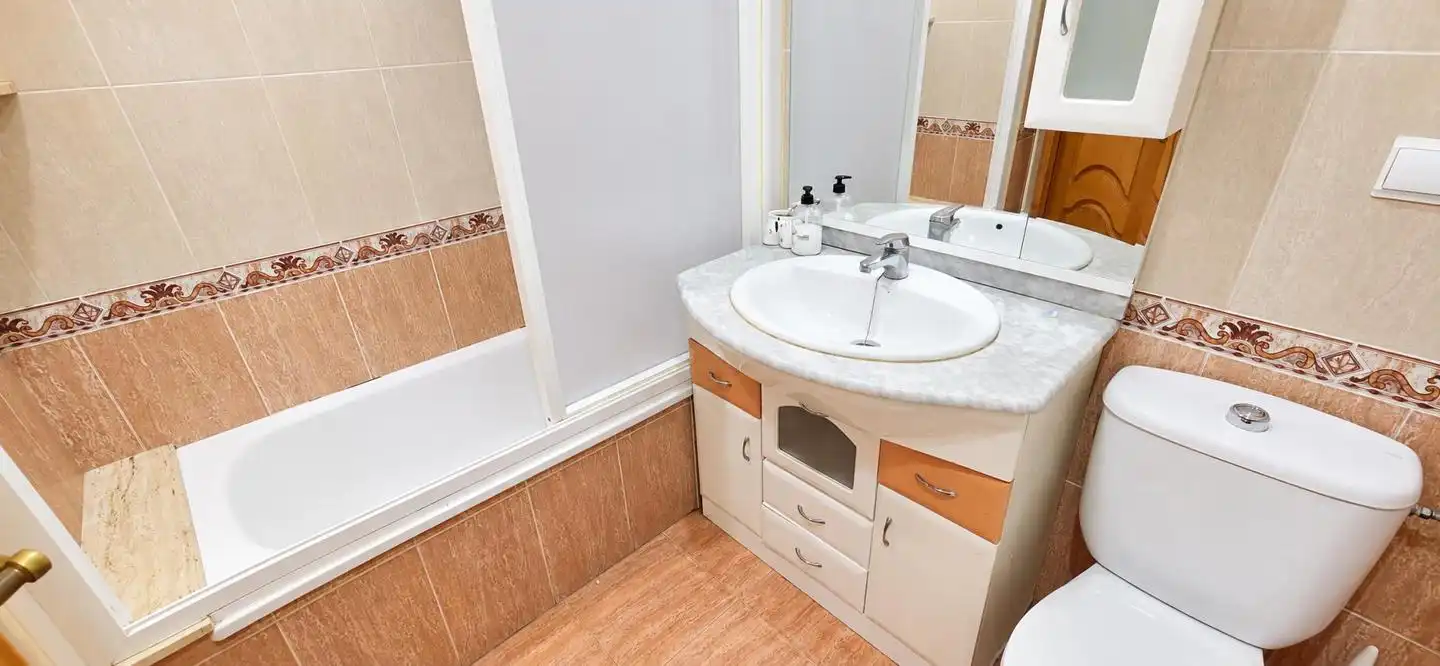 Badezimmer von Wohnung zum Verkauf in Crevillent mit Klimaanlage und Abstellraum