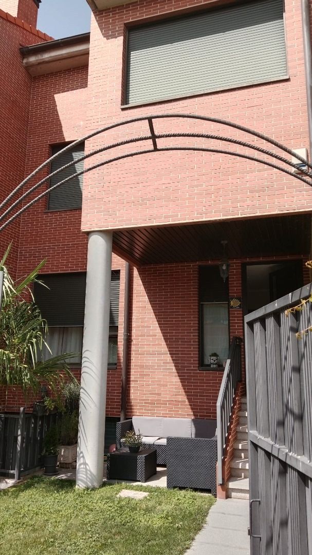 Exterior view of Single-family semi-detached for sale in Burgos Capital  with Heating, Private garden and Terrace