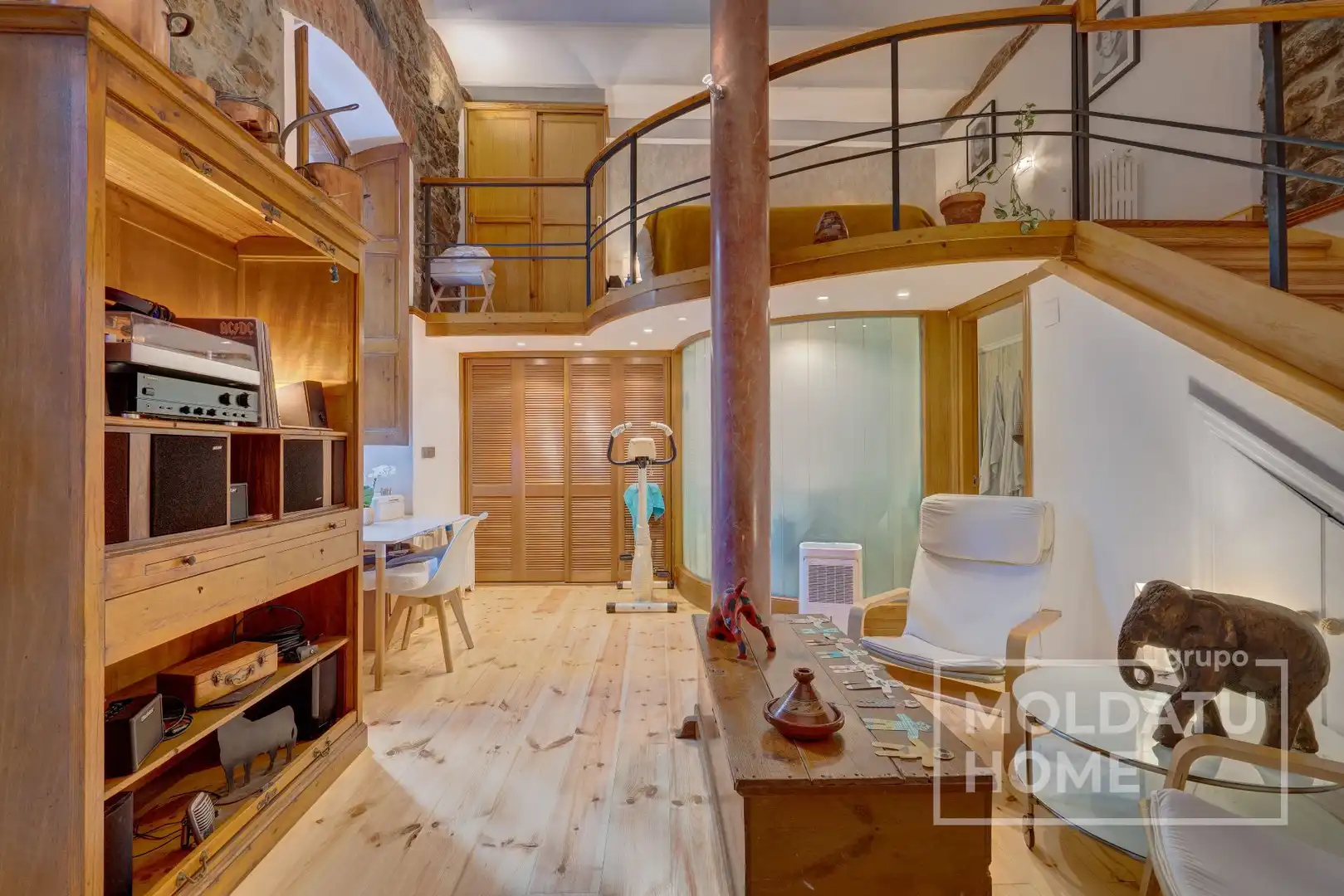 Sala d'estar de Pis en venda en Donostia - San Sebastián  amb Calefacció i Terrassa