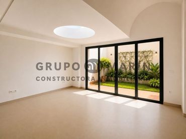 Casa con balcón en venta en Carrer de Palafox