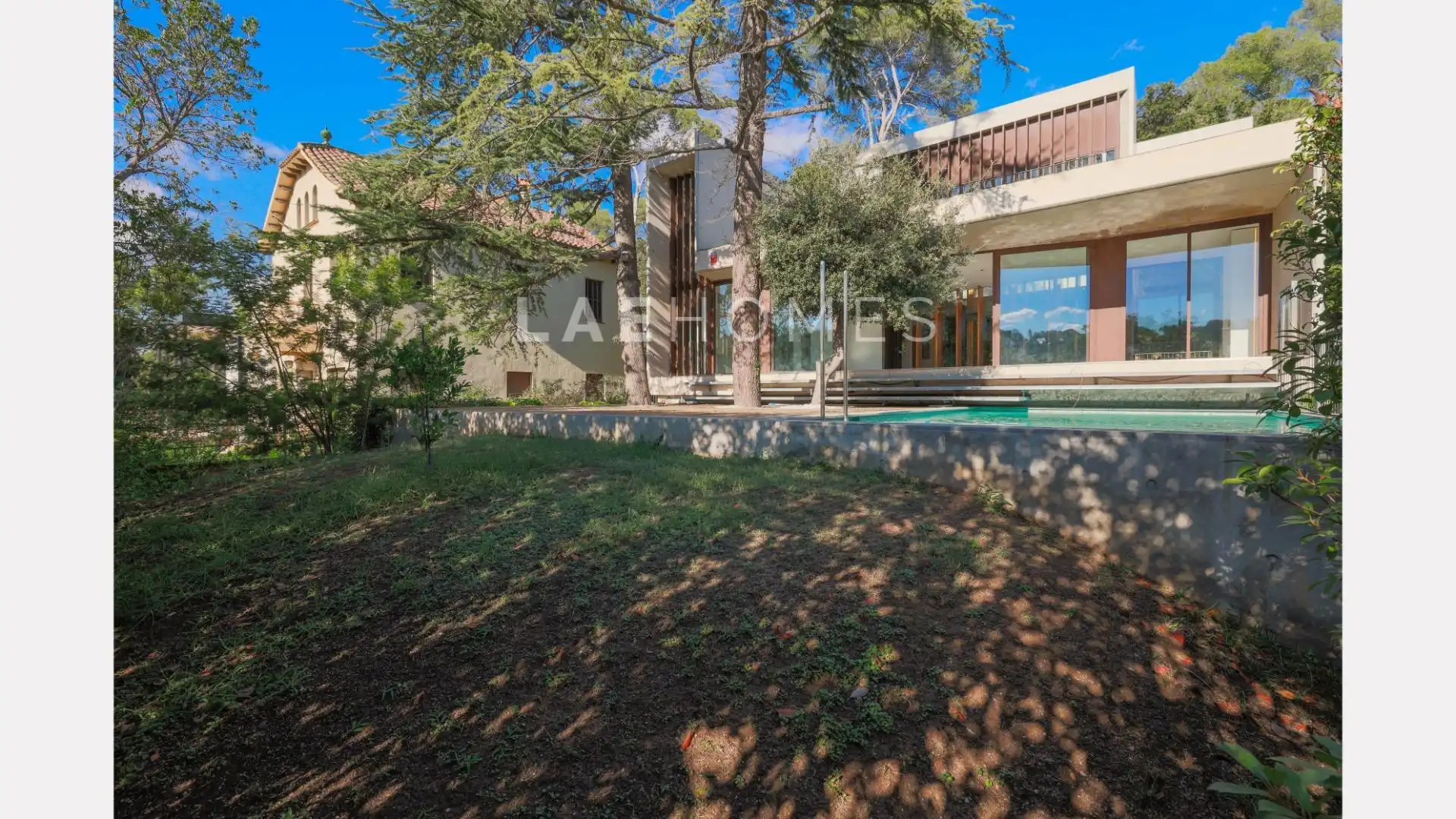 Vista exterior de Casa o chalet en venta en Sant Cugat del Vallès con Aire acondicionado, Calefacción y Jardín privado