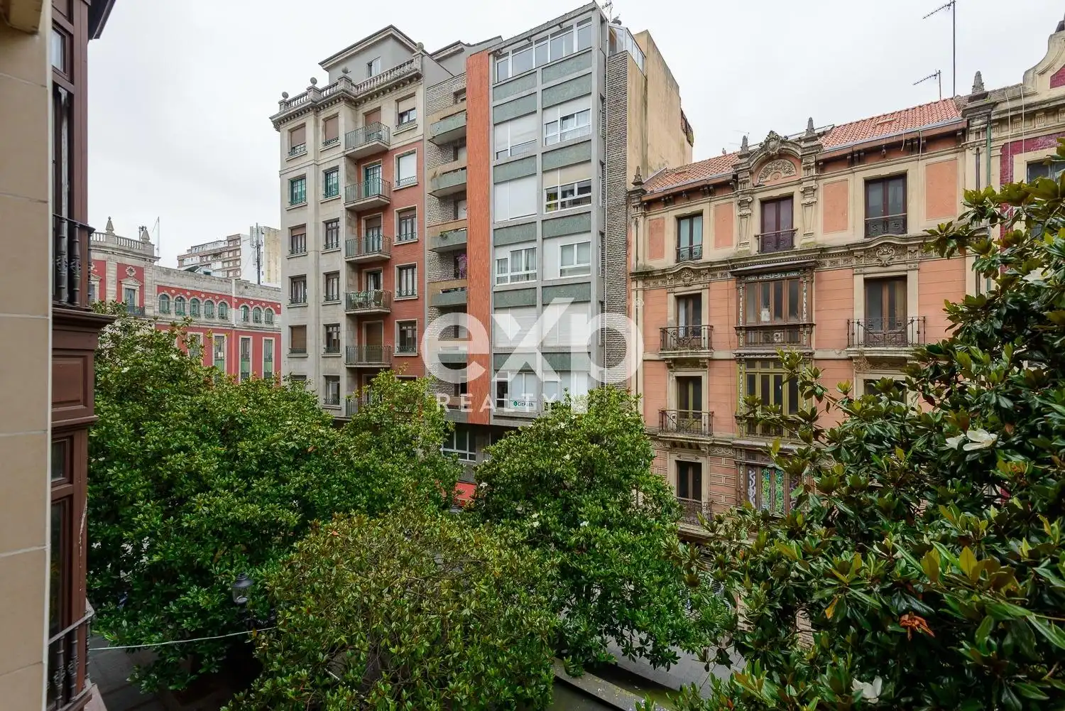 Vista exterior de Oficina en venda en Gijón 