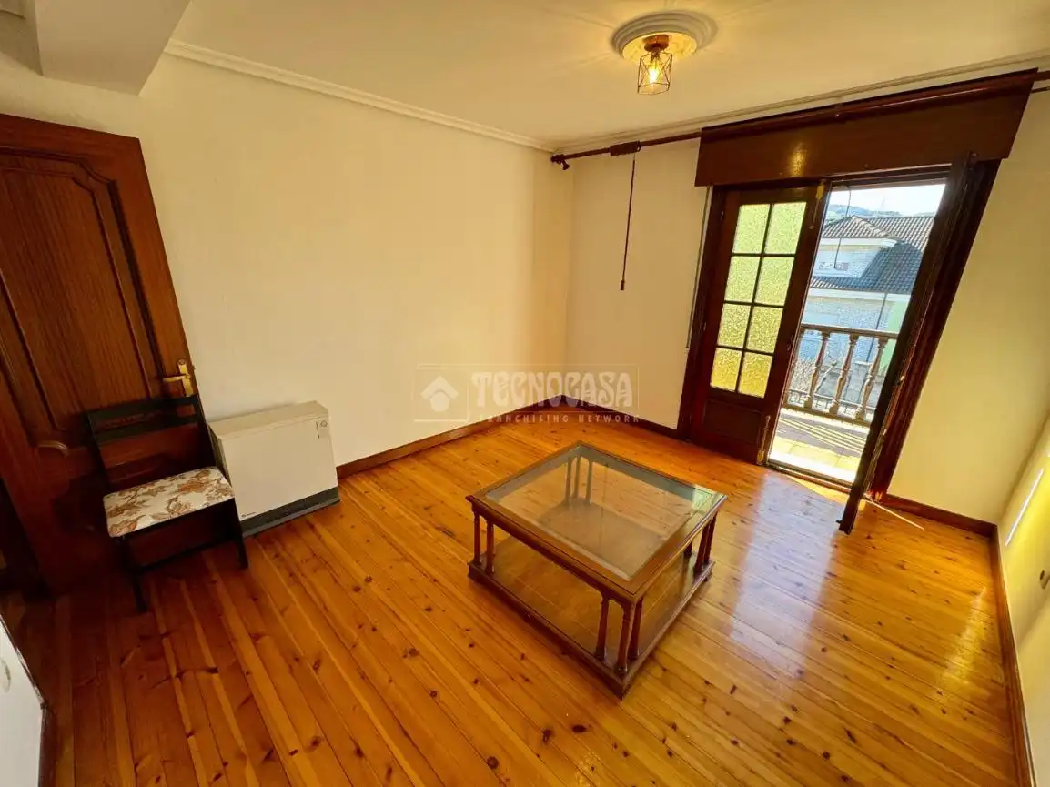 Casa adosada en venta en El Astillero