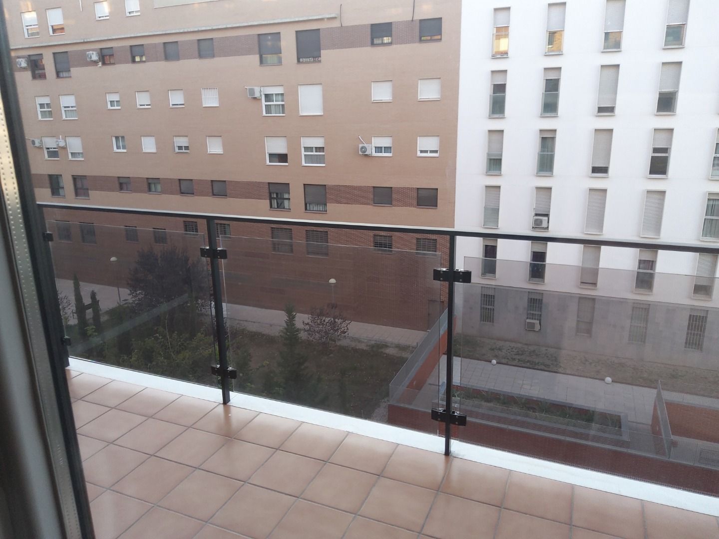 Piso de alquiler en Calle Antonio Romero Maroto, Renfe - Bulevar 1ª y 2ª Fase