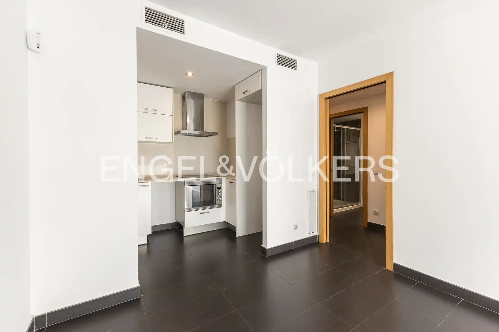 Flat for sale in Barcelona  with Air Conditioner, Heating and Swimming Pool