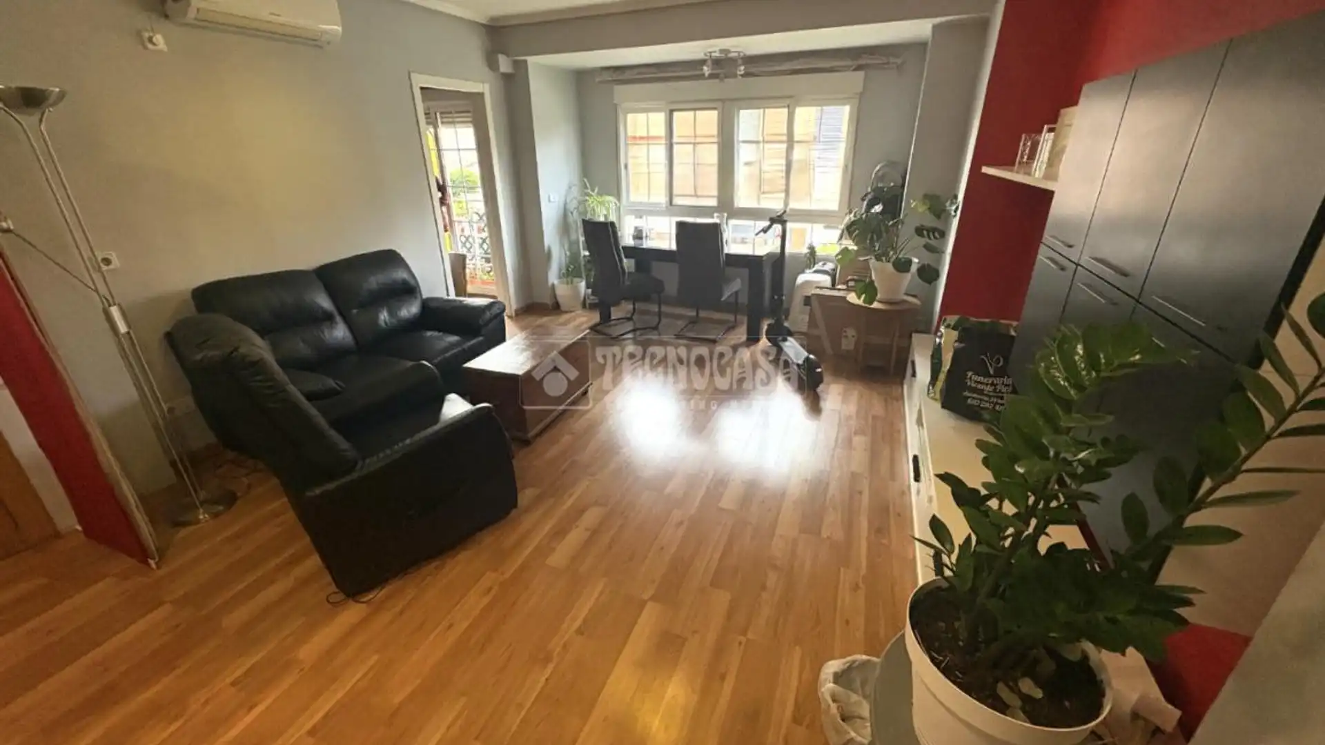 Sala d'estar de Pis en venda en Burjassot amb Parquet