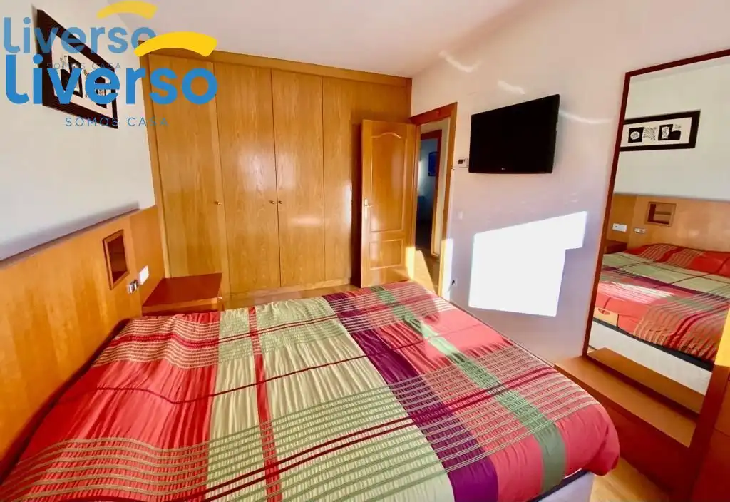 Dormitori de Casa o xalet en venda en Milagros amb Calefacció, Jardí privat i Parquet