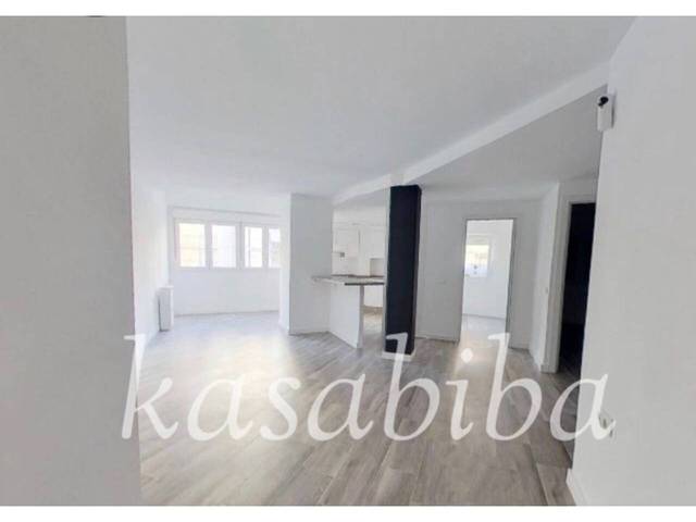 Piso en Venta en Avenida Cid en Nou Moles