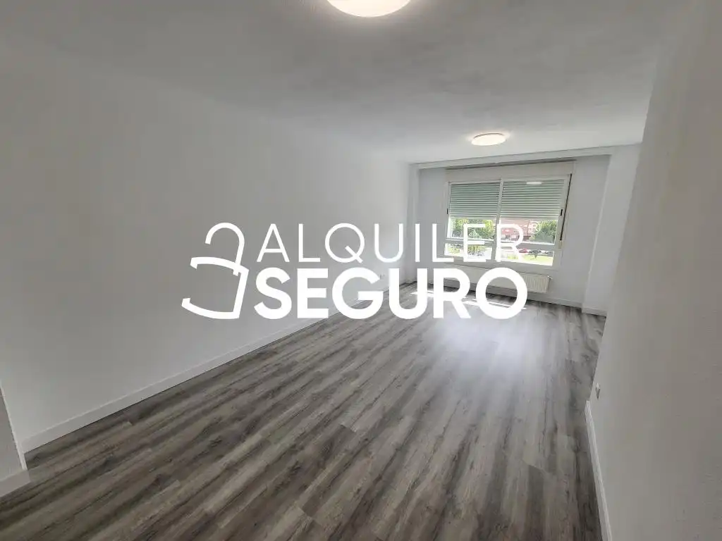 Dormitori de Pis de lloguer en Móstoles amb Calefacció i Piscina