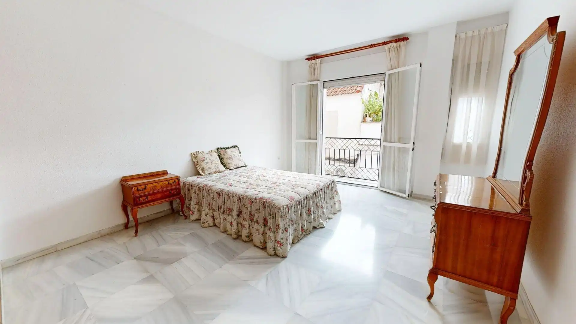 Detached homes for sale in Ciudad Jardín - Zoco