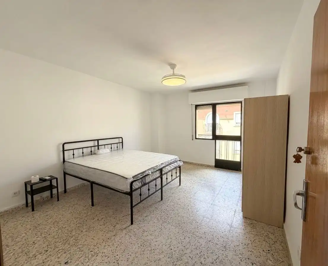 Schlafzimmer von Wohnung zur Miete in Linares mit Möbliert, Ofen und Waschmaschine