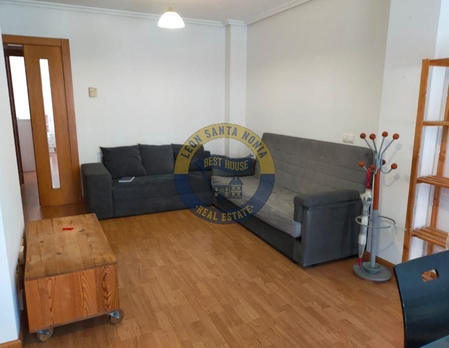 Sala d'estar de Apartament de lloguer en León Capital  amb Calefacció, Terrassa i Traster