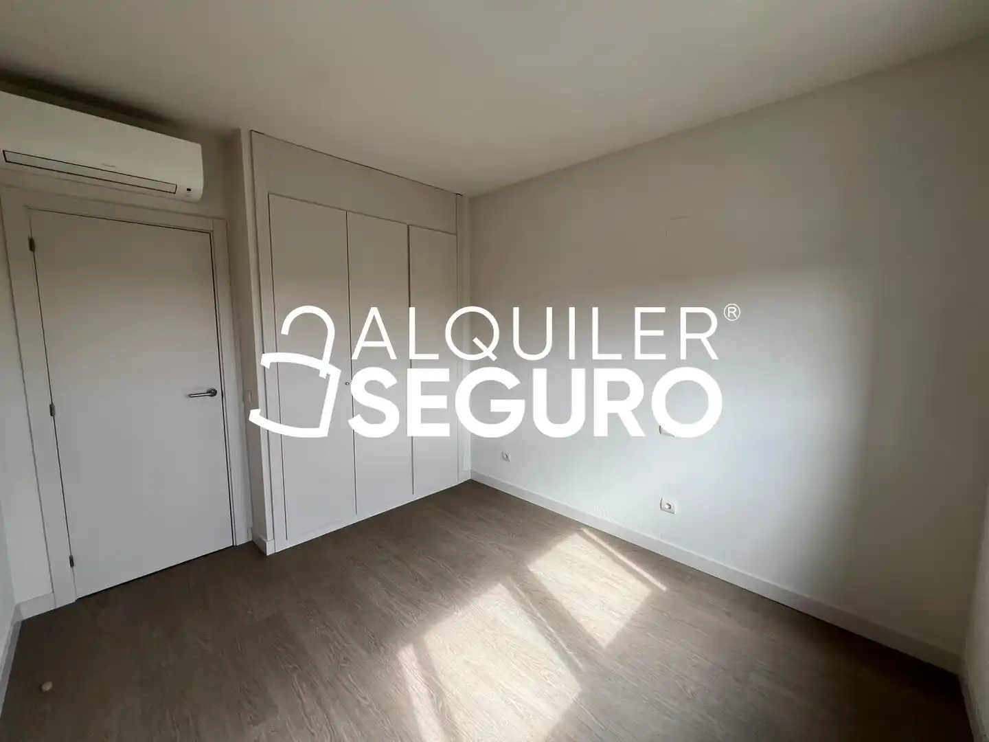 Bedroom of Flat for rent in Fuencarral - El Pardo