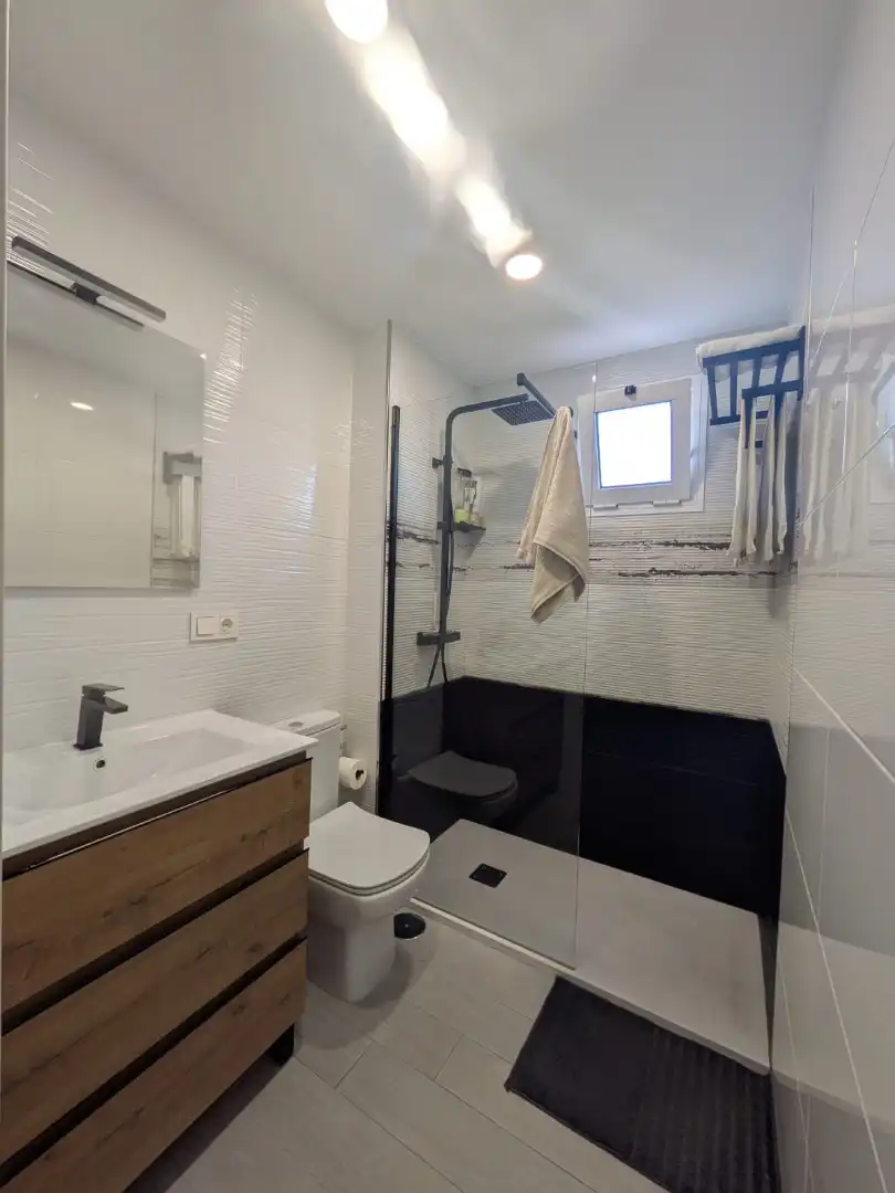 Badezimmer von Wohnung zum Verkauf in Antequera mit Klimaanlage, Abstellraum und Balkon