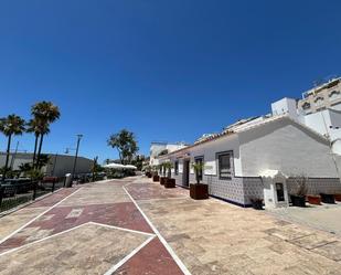 Vista exterior de Casa adosada en venda en Marbella amb Aire condicionat, Terrassa i Traster