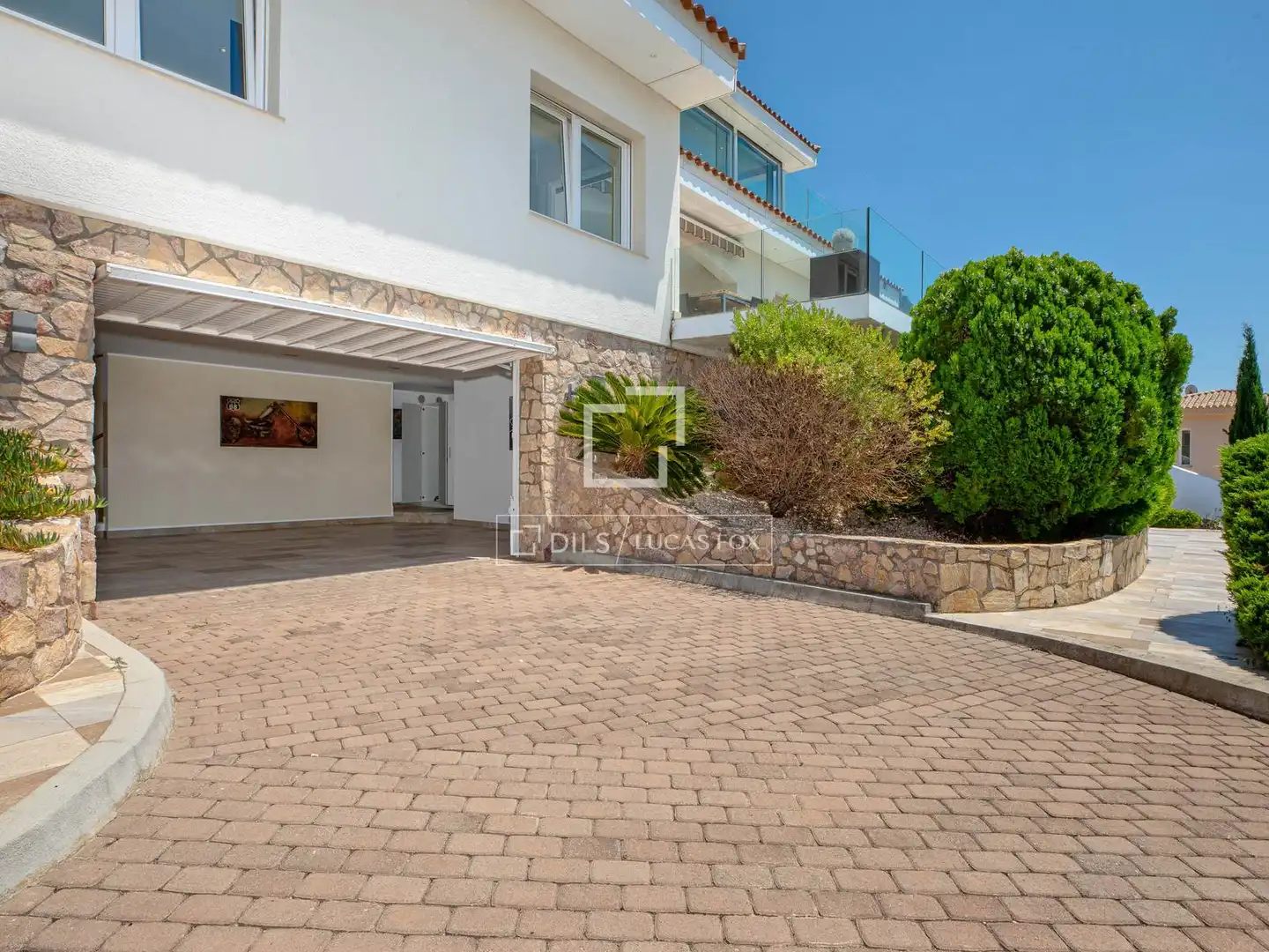 Vista exterior de Casa o xalet en venda en Pau amb Aire condicionat, Calefacció i Jardí privat