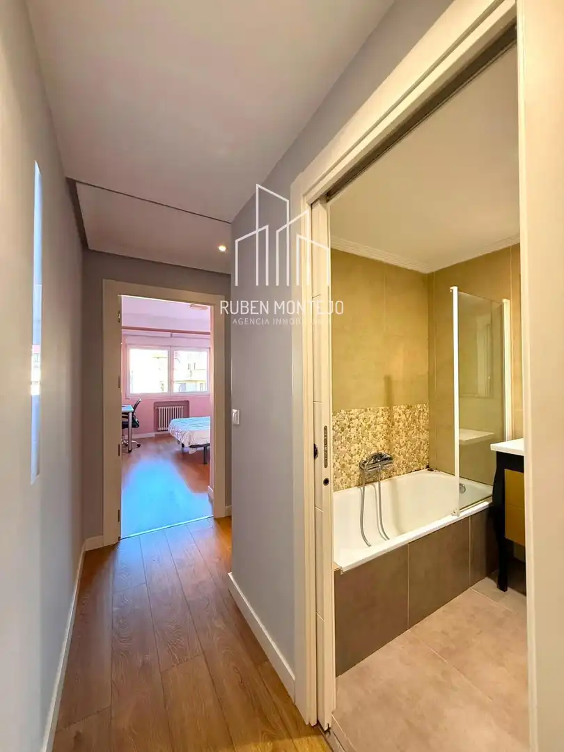 Baño de Piso de alquiler en Salamanca con Calefacción, Parquet y Terraza