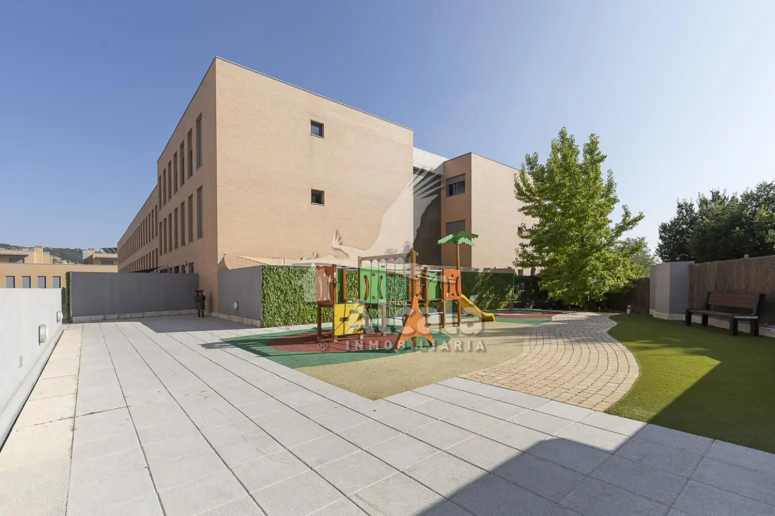 Außenansicht von Wohnung zum Verkauf in Villalbilla mit Klimaanlage, Heizung und Terrasse