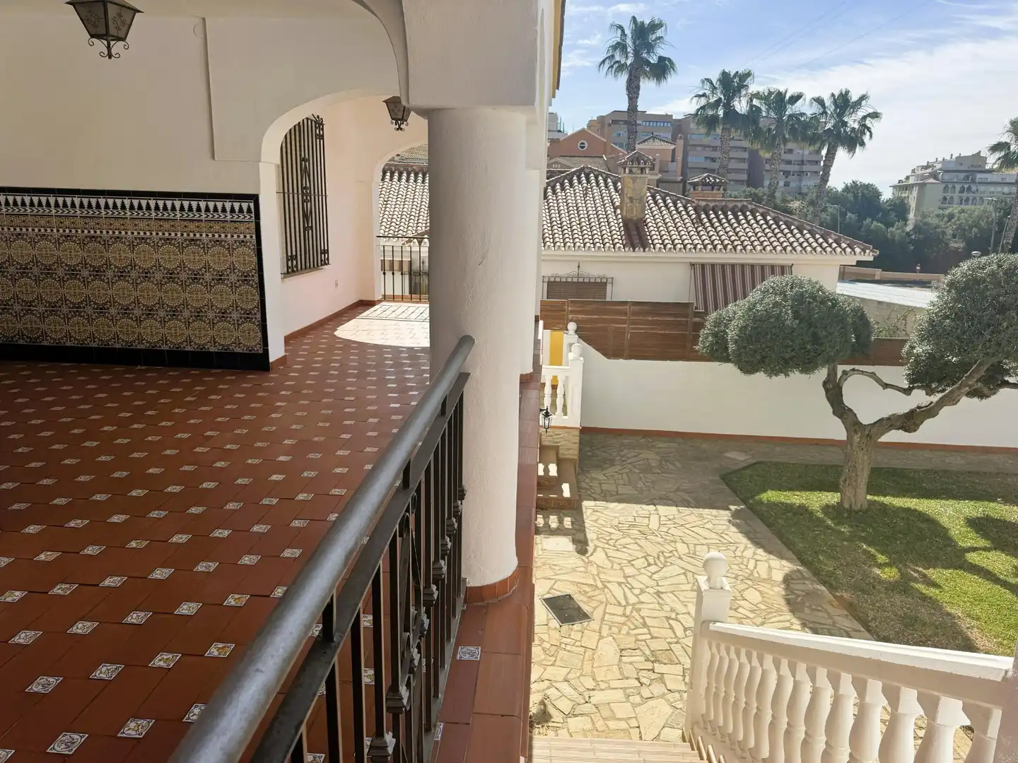 Vista exterior de Casa o xalet en venda en Rincón de la Victoria amb Jardí privat, Terrassa i Balcó