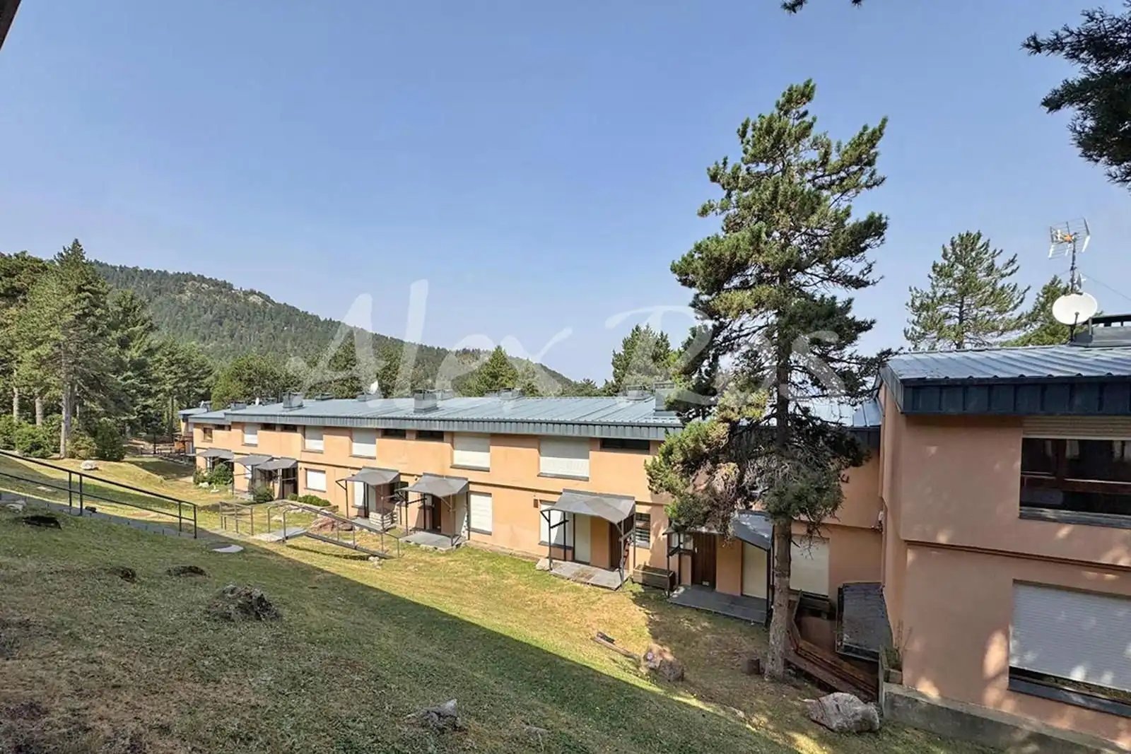 Vista exterior de Casa o xalet en venda en Alp amb Calefacció