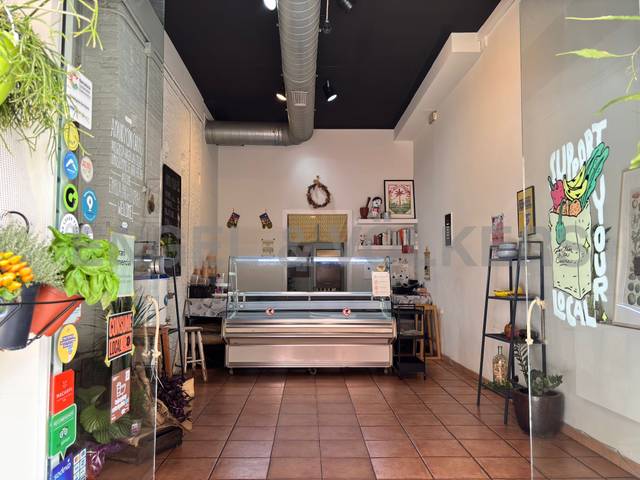 Local comercial en Alquiler en Vila de Gràcia
