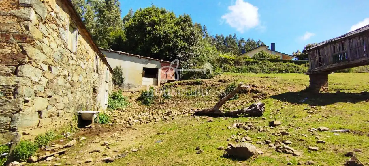Casa rústica amb jardí en venda a Cerdido