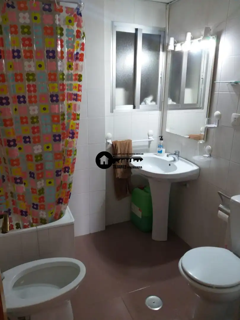Baño de Piso de alquiler en Albacete con Balcón