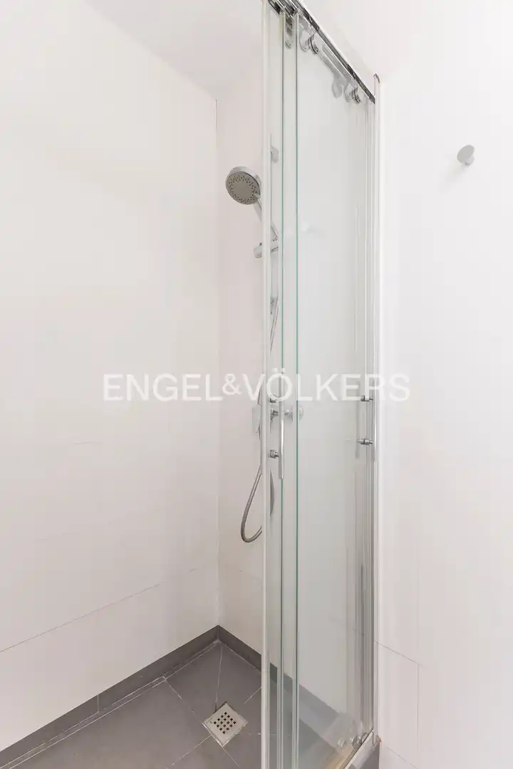 Badezimmer von Wohnung zur Miete in Madrid mit Klimaanlage, Heizung und Parkett