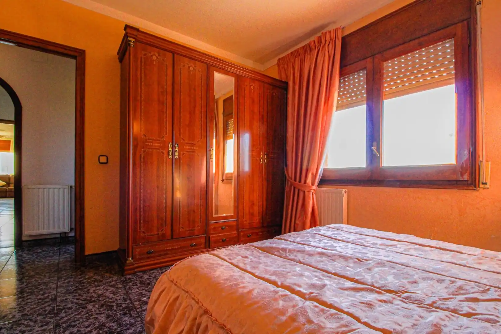 Dormitori de Casa adosada en venda en Cabanes (Girona) amb Jardí privat, Traster i Moblat