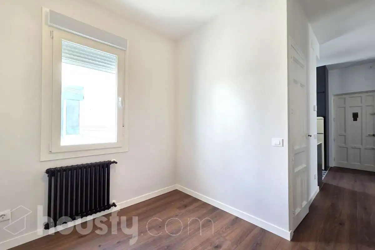 Bedroom of Flat for rent in Madrid  with Heating and Furnished