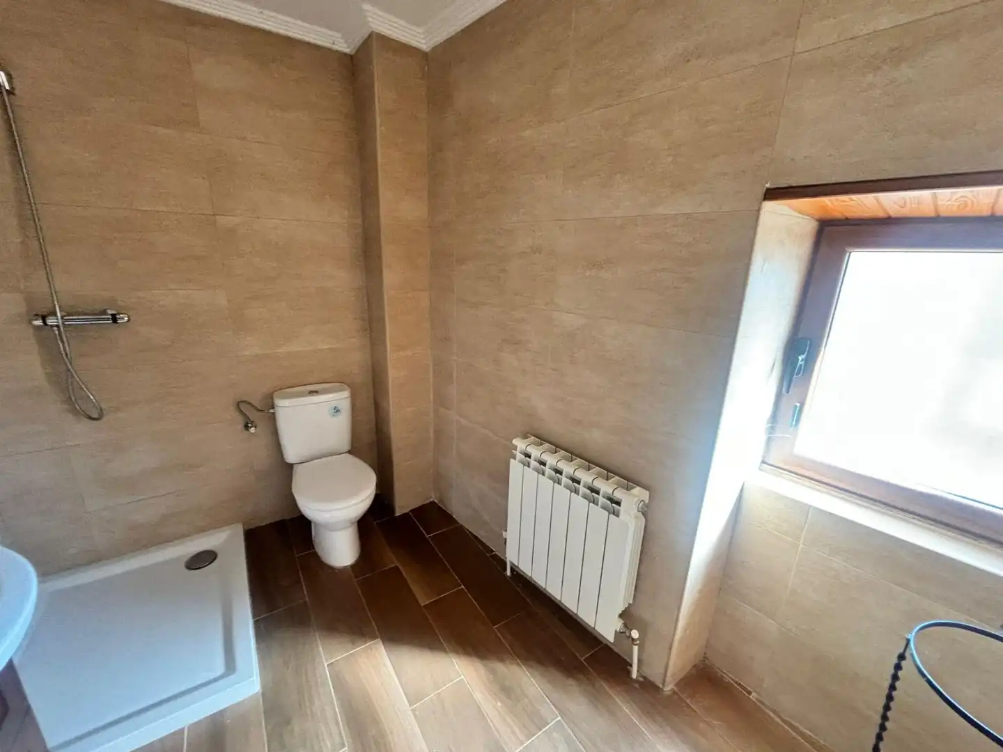 Baño de Casa o chalet en venta en Quirós con Jardín privado, Parquet y Terraza