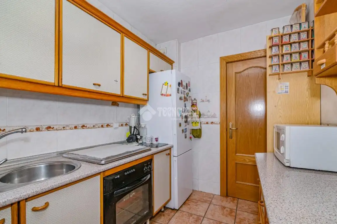 Cocina de Piso en venta en Granada con Calefacción y Balcón