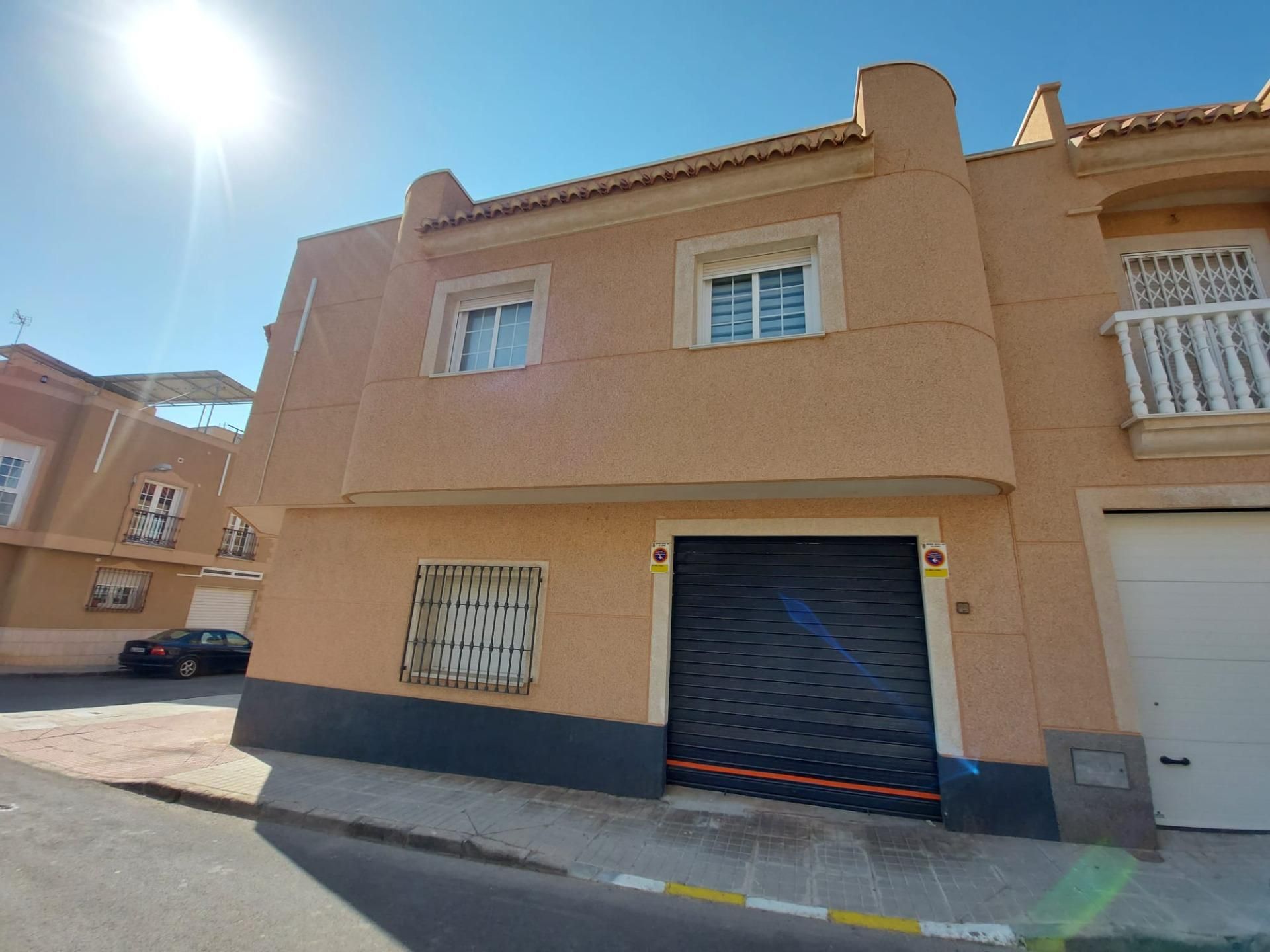 Vista exterior de Casa o xalet en venda en El Ejido amb Aire condicionat i Terrassa
