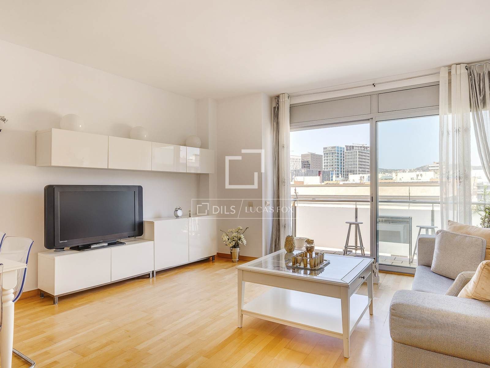 Wohnzimmer von Wohnung zum Verkauf in  Barcelona Capital mit Parkett und Balkon