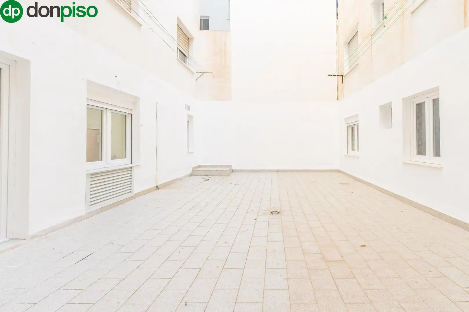 Vista exterior de Oficina en venda en Málaga amb Aire condicionat, Terrassa i Moblat