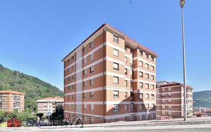 Exterior view of Flat for sale in Basauri   with Balcony