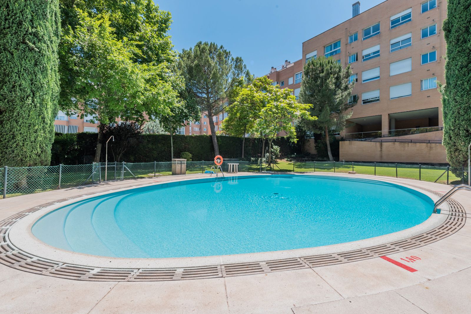 Piscina de Pis de lloguer en  Madrid Capital amb Aire condicionat, Parquet i Traster