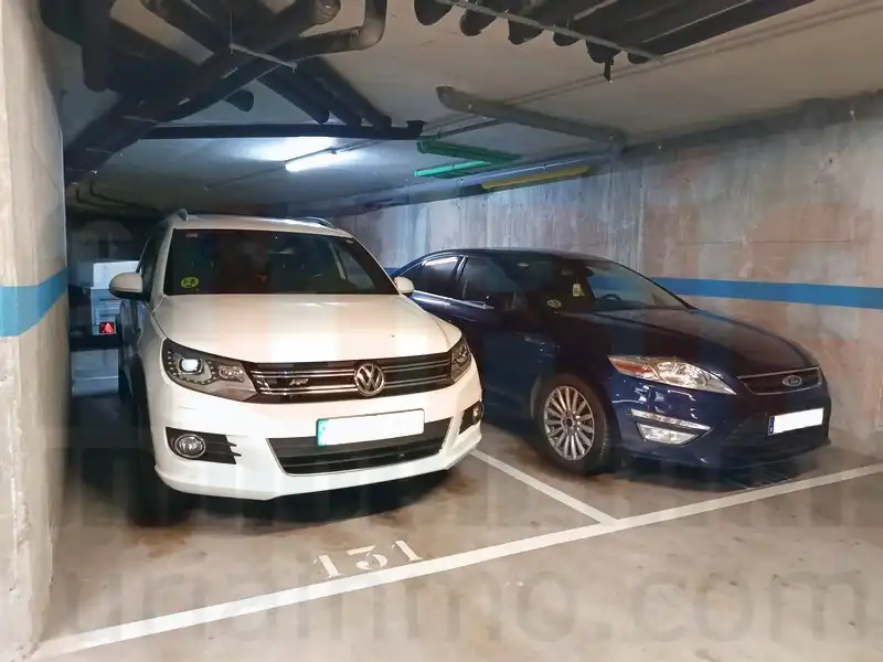 Parking de Piso en venta en Oviedo  con Calefacción, Amueblado y Horno