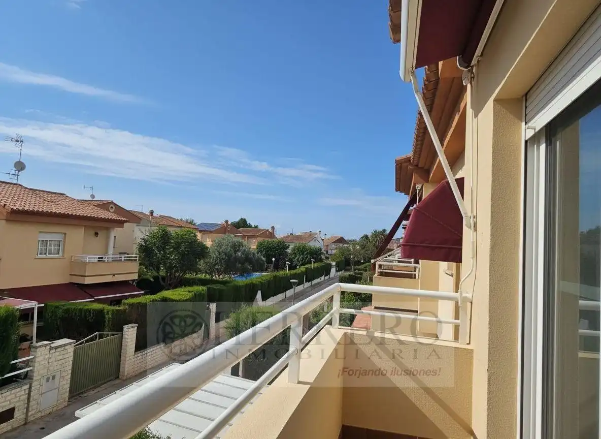 Vista exterior de Casa adosada en venta en Gandia con Aire acondicionado, Calefacción y Jardín privado