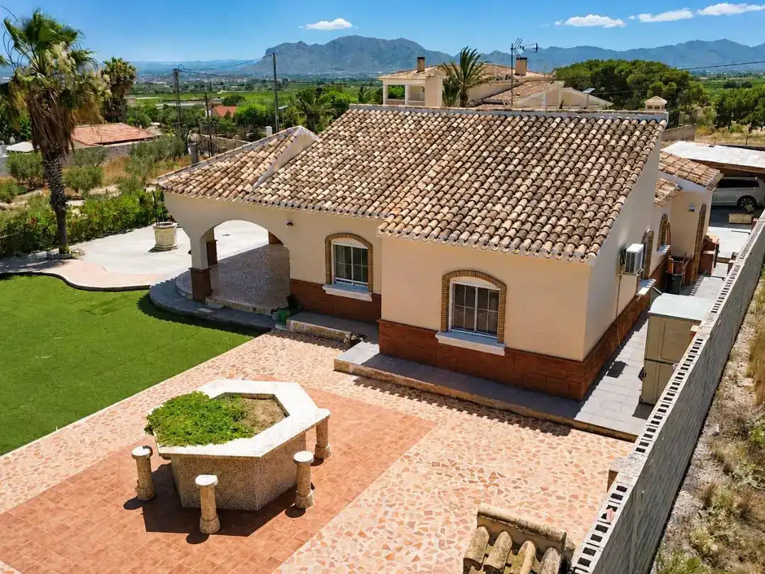 Vista exterior de Finca rústica en venda en Albatera amb Aire condicionat i Piscina