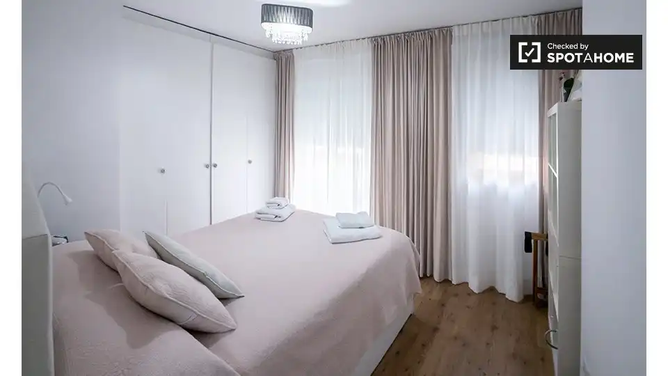 Bedroom of Flat for rent in Valencia  with Air Conditioner, Heating and Furnished