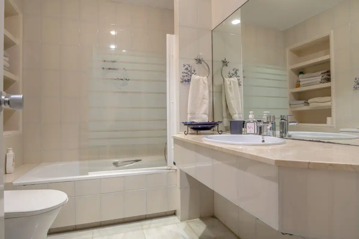 Baño de Casa o chalet en venta en Marbella con Aire acondicionado, Jardín privado y Amueblado