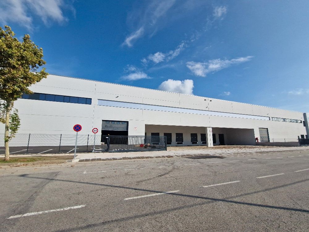 Vista exterior de Nave industrial de alquiler en Terrassa
