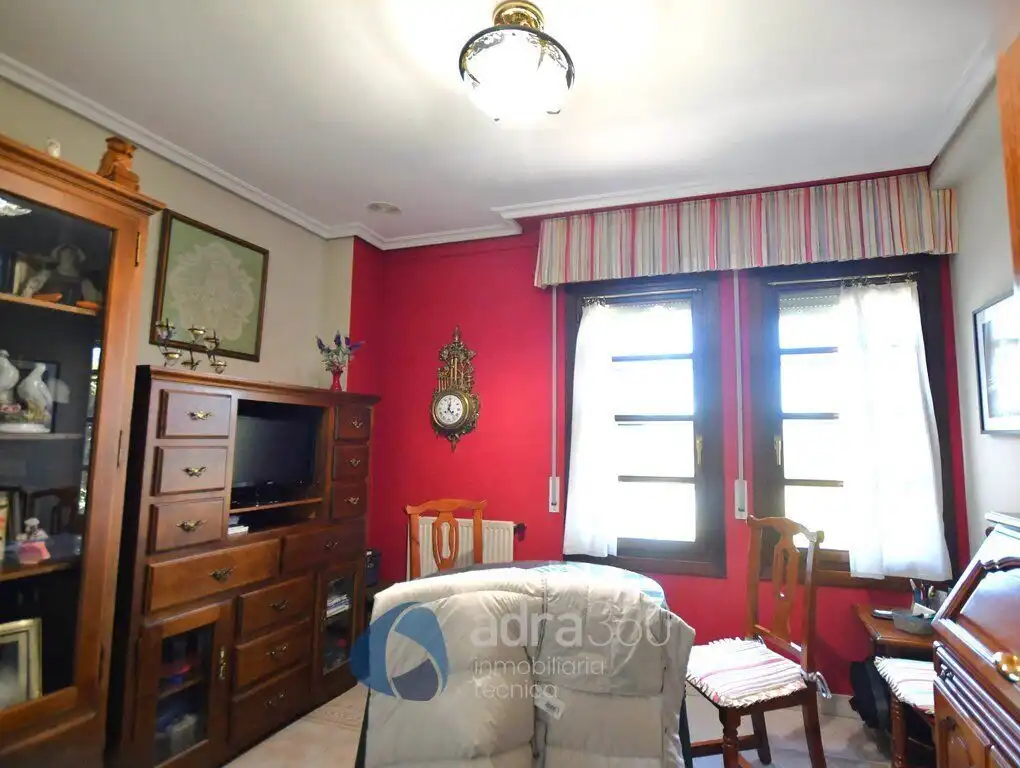 Habitación de Casa adosada en venta en Lardero con Calefacción, Terraza y Trastero