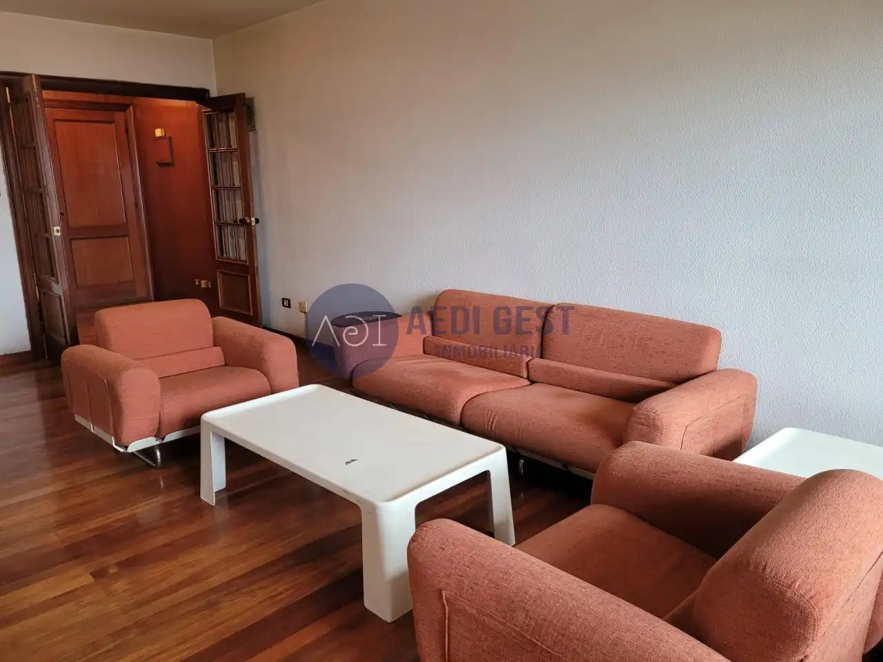 Sala d'estar de Pis en venda en Vigo  amb Calefacció, Parquet i Terrassa