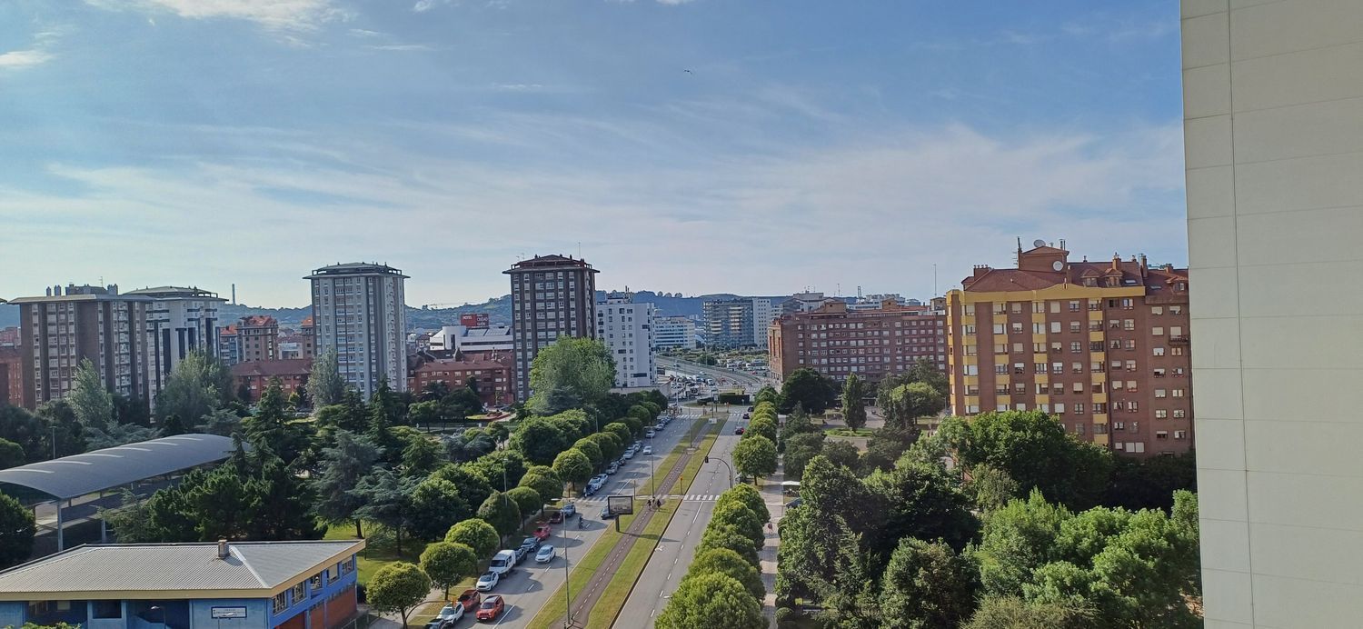 Vista exterior de Pis en venda en Gijón  amb Calefacció, Terrassa i Piscina