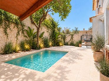 House with balcony for sale in Selva